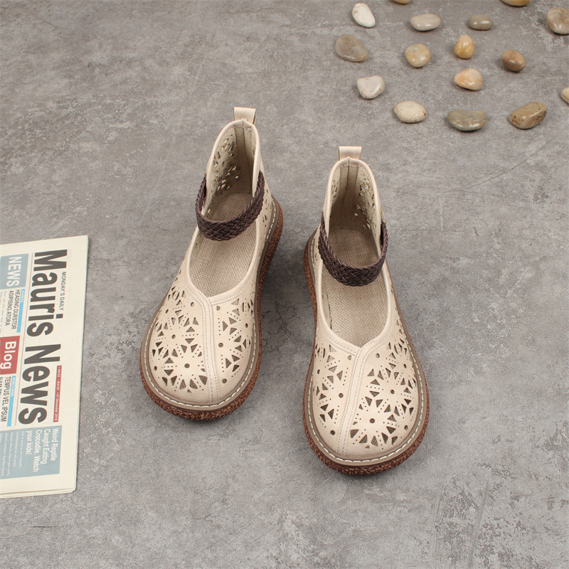Zapatos vintage de plataforma con abertura para el dedo gordo y diseño calado. - Imagen 3