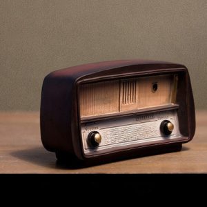 Do old fashioned radio model ornaments