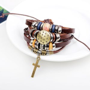 Pulsera trenzada con la Cruz de Jesús de moda